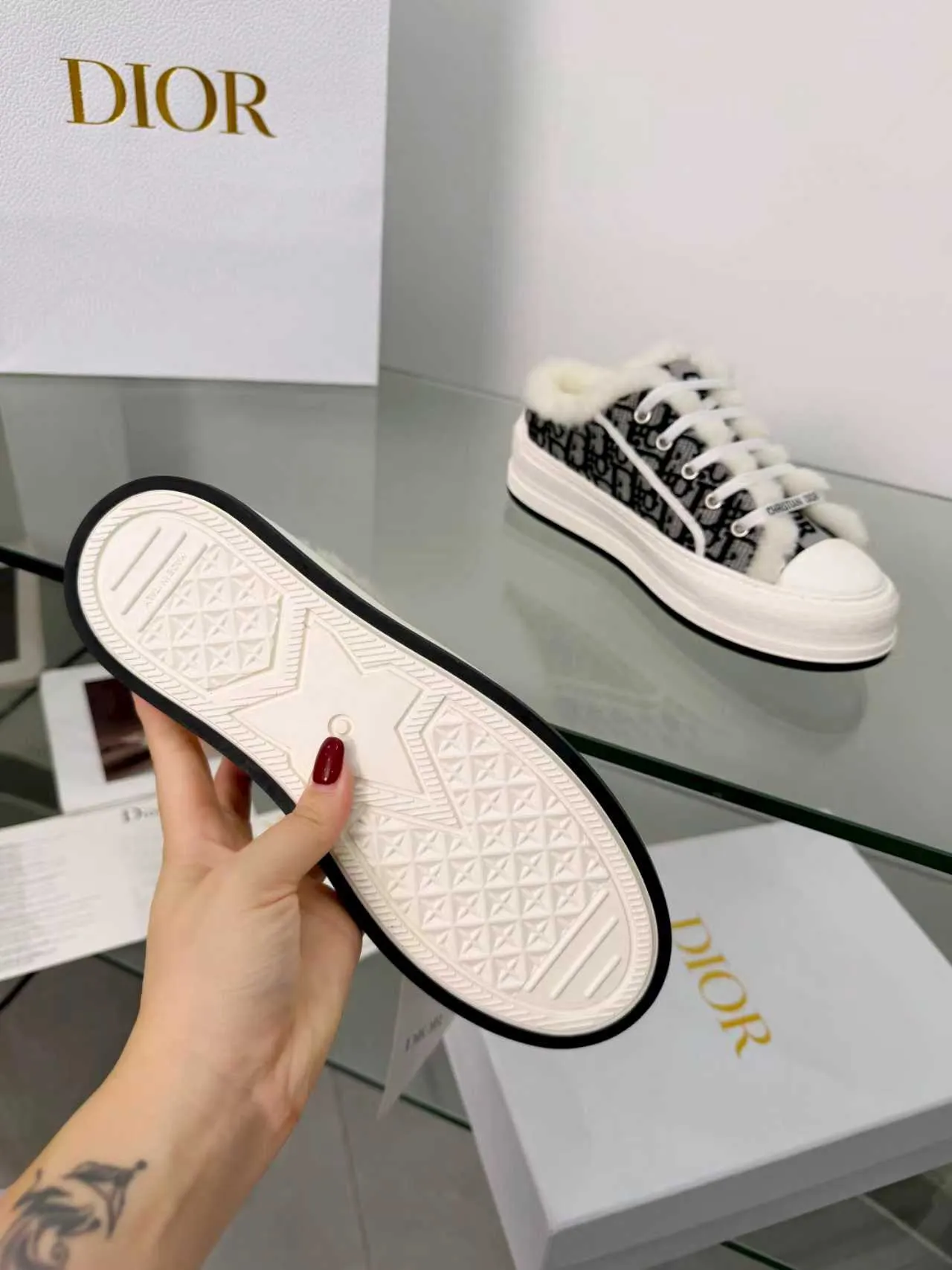 Men's men's shoes pP540! 𝐃𝐈𝐎𝐑 𝐖𝐚𝐥𝐤'𝐧 Dior Presbyopia Embroidery Wool Thick Sole Canvas Shoes Casual Sneakers (Half Flop) These Walk'n'Dior thick sole sneakers are a fashionable piece that elevates the collection. Oblique printed cotton embroidered upper with comfortable platform sole, tongue and Christian Dior Paris signature laces. Bottom thickness 4.5CM Size: Women's 35-41